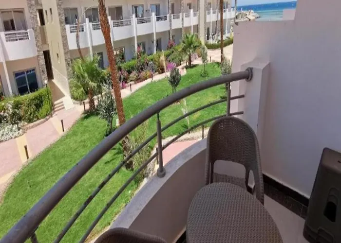 Lovely Sunny Front, Near Senzo Mall Free Wifi Apartment *