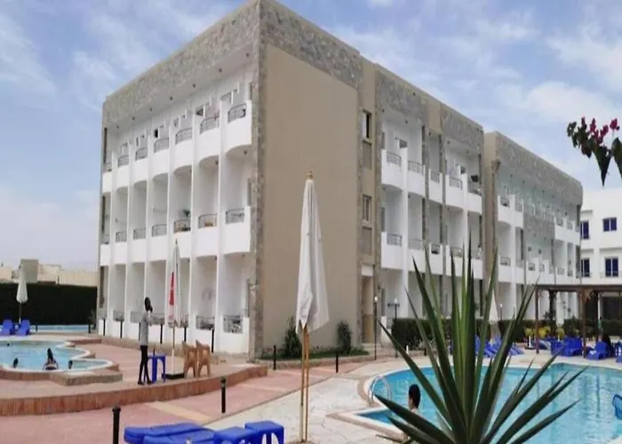 Apartment Lovely Sunny Front, Near Senzo Mall Free Wifi