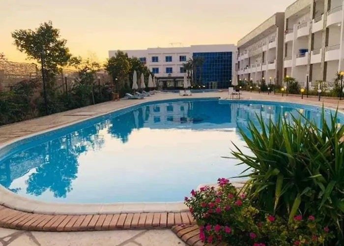 Lovely Sunny Front, Near Senzo Mall Free Wifi Apartment *