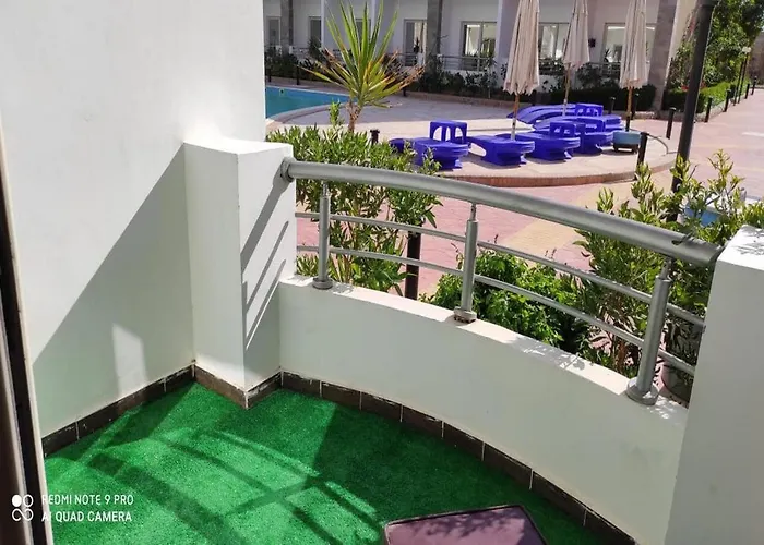 Lovely Sunny Front, Near Senzo Mall Free Wifi Apartment