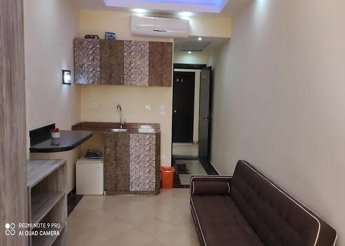 Apartment Lovely Sunny Front, Near Senzo Mall Free Wifi *